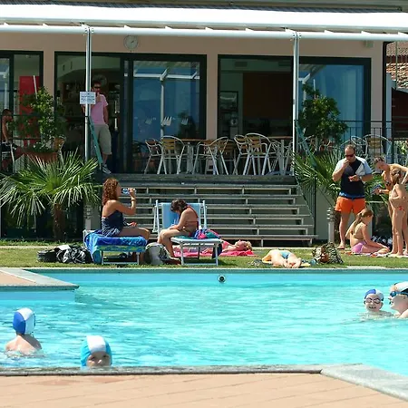 ريزورت لي فيلي دومازو