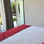 Le Vele Отель Домазо